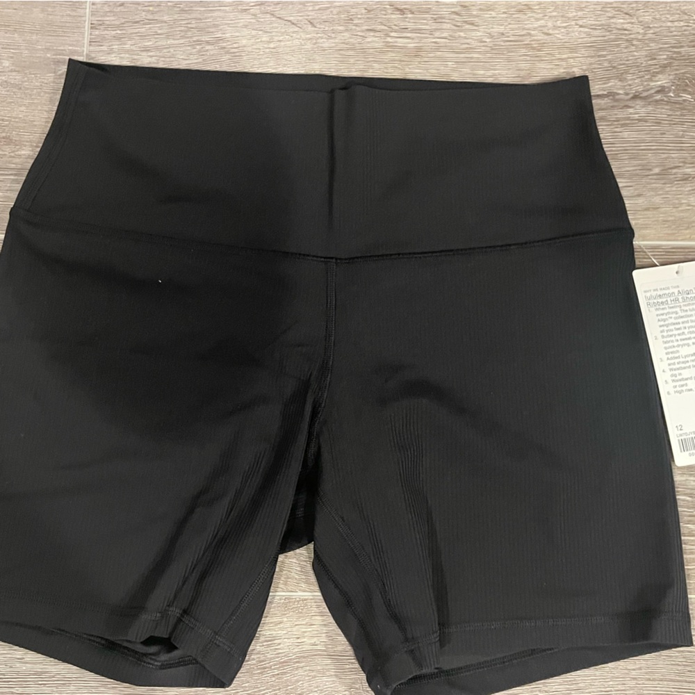 Lululemon Align High-Rise Ribbed Short 6" Black NWT - size 12 - Picture 2 of 3